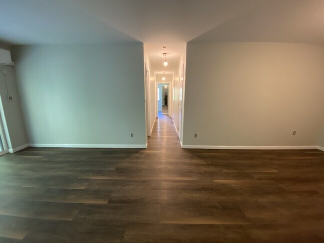 Building Photo - 2410 Oneida St