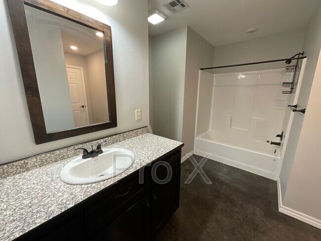 Building Photo - 618 Easton Dr