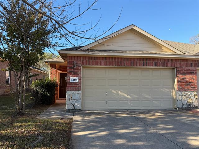 Primary Photo - 1305 Ravenwood Dr