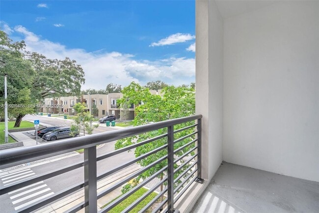 Building Photo - 4181 N Oak Pl