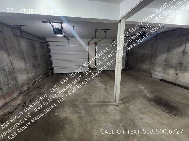 Building Photo - 32 Latura St