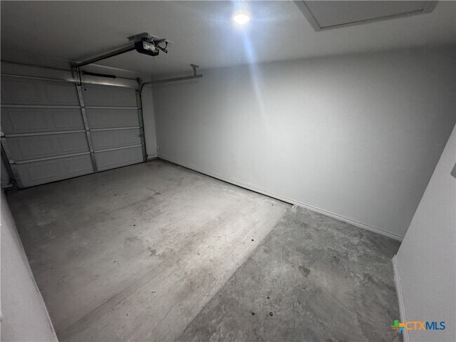 Building Photo - 1615 Pontotoc Trce