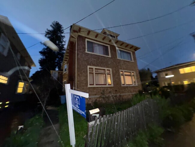 Building Photo - 2139 Prince St