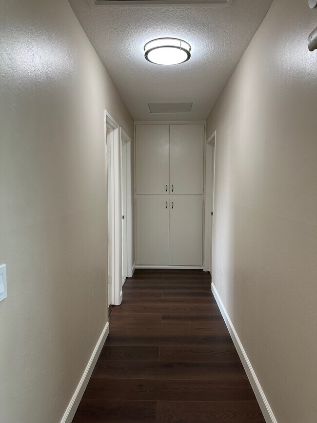 Building Photo - 1393 Scotch Cir
