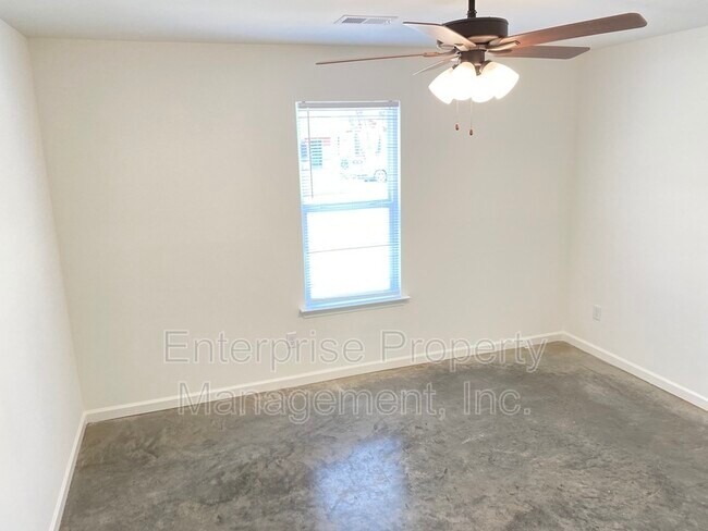 Building Photo - 2963 Lake Park Rd