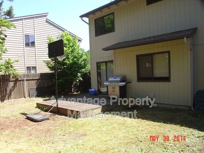 Building Photo - 1831 NW Grant Cir