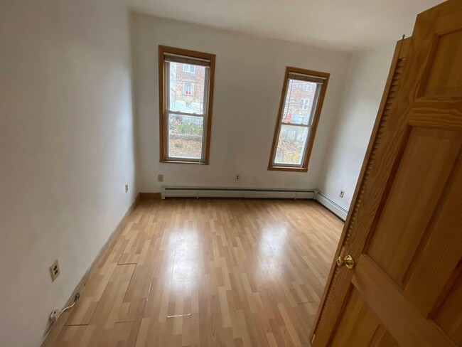 Building Photo - 127 67th St