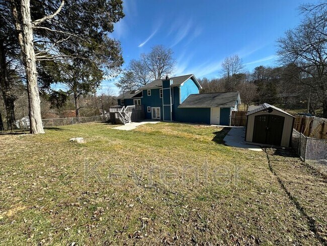 Building Photo - 300 Jefferson Ln