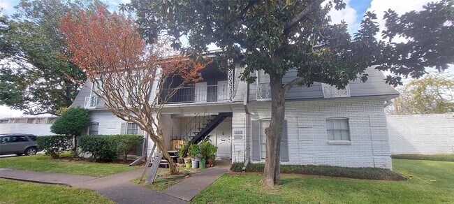 Building Photo - 9017 Rue Cambon St