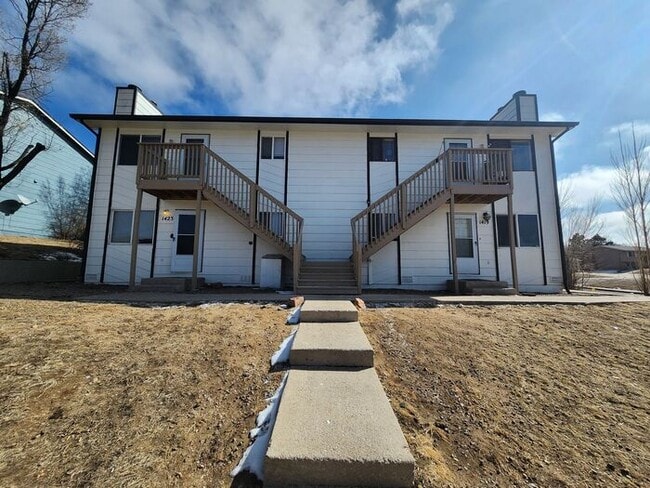 Building Photo - Charming 2-Bedroom, 1-Bathroom Upper-Level...