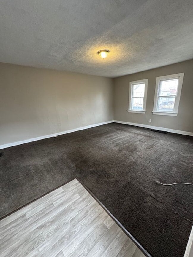 Building Photo - 709 Riverside Ave