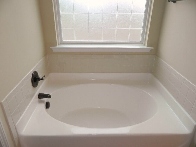 Building Photo - 899 Westlawn Dr