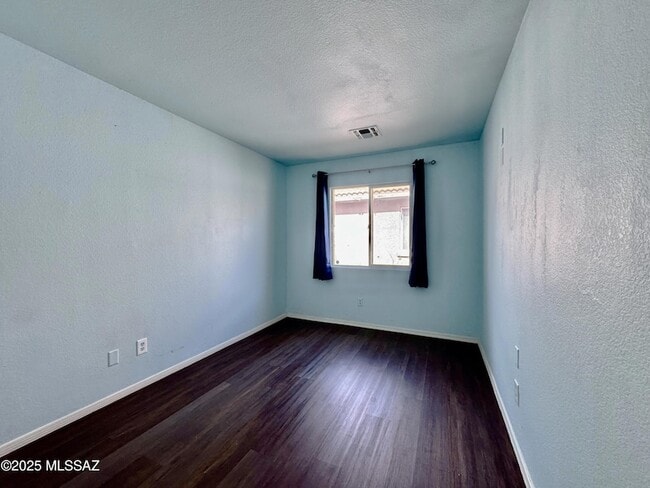 Building Photo - 2327 E Precious Shard Ct