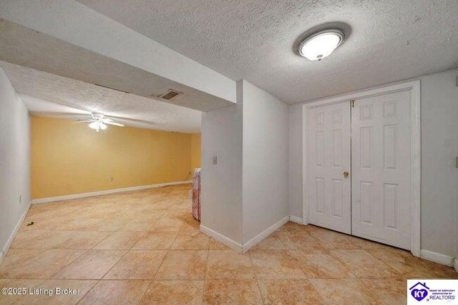 Building Photo - 809 Clifford Dr