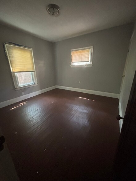Building Photo - 3264 E 142nd St