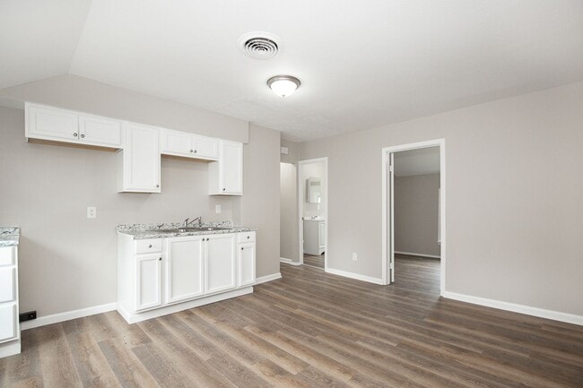 Building Photo - 3422 W 52nd St