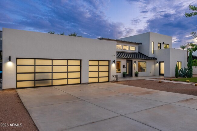 Building Photo - 4421 E Earll Dr