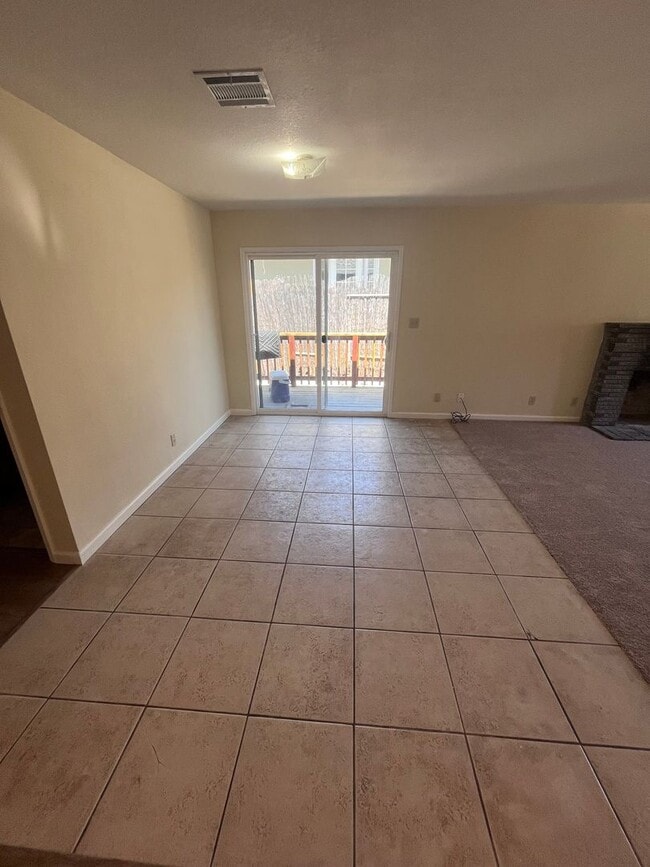 Building Photo - NICE UPDATED DUPLEX IN FAIR OAKS!!