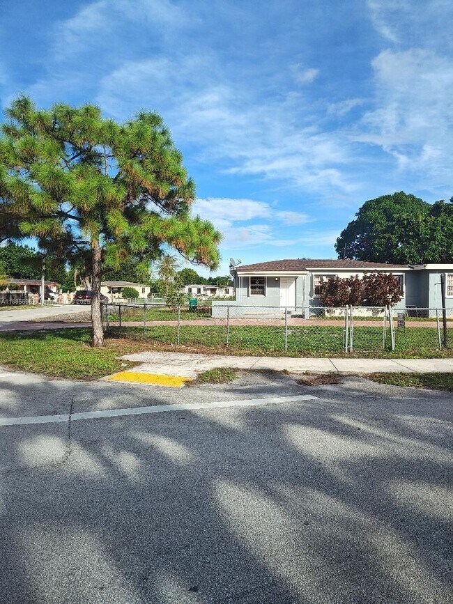 Building Photo - 12325 NW 19th Ave
