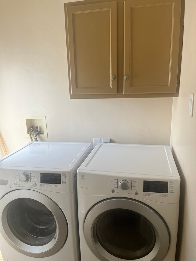 Building Photo - 2500 S Bronson Ave