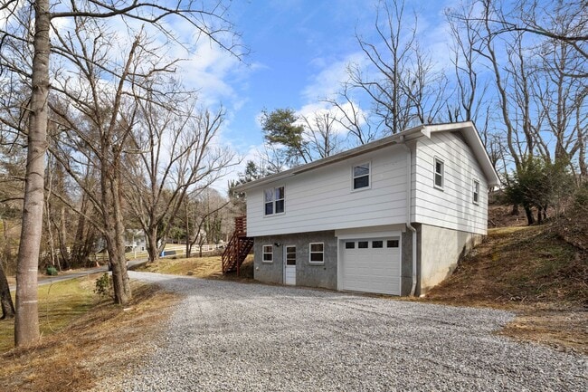 Building Photo - Haw Creek House