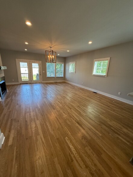 Building Photo - 716 27th Ave N