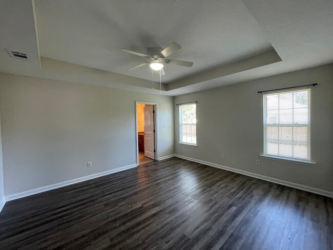 Building Photo - 1808 Chestnut Dr