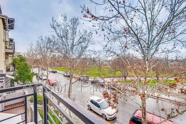 Building Photo - 800 N 8th St