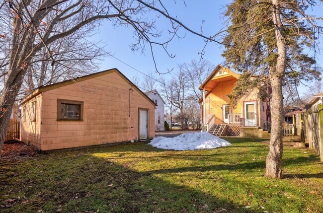 Building Photo - 916 S Webster St