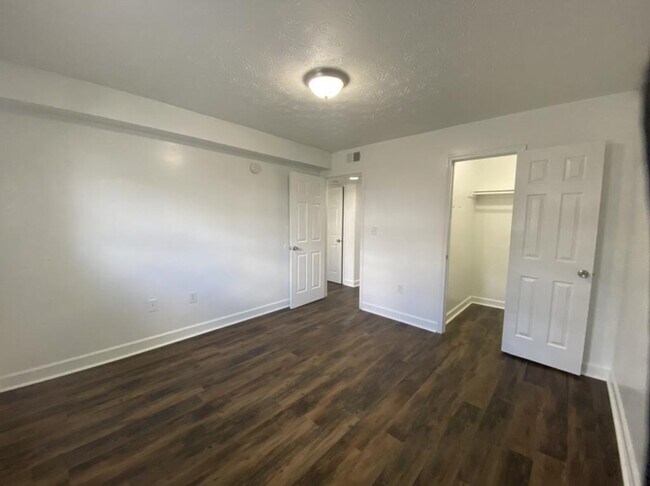 Building Photo - 2001 Rockford Ln