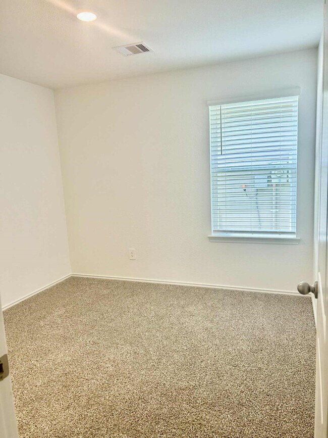 Building Photo - 1002 Muscadine Vine Ln