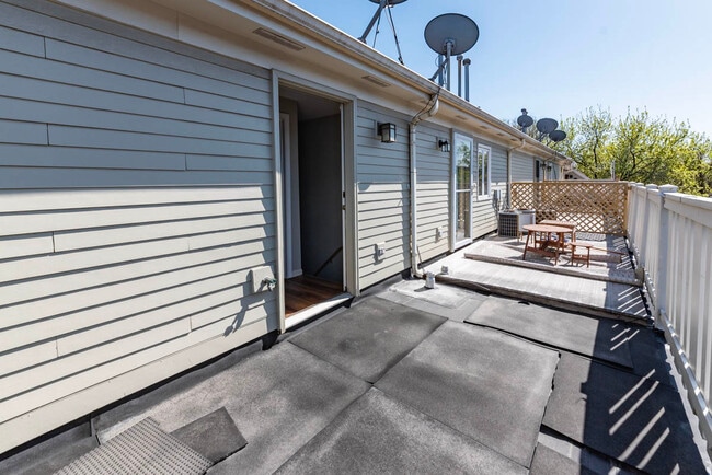 Building Photo - 2331 N Lister Ave