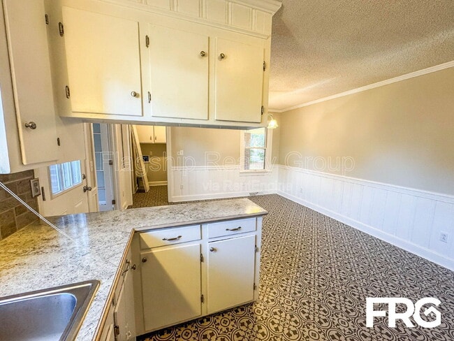 Building Photo - 113 Belmont Dr