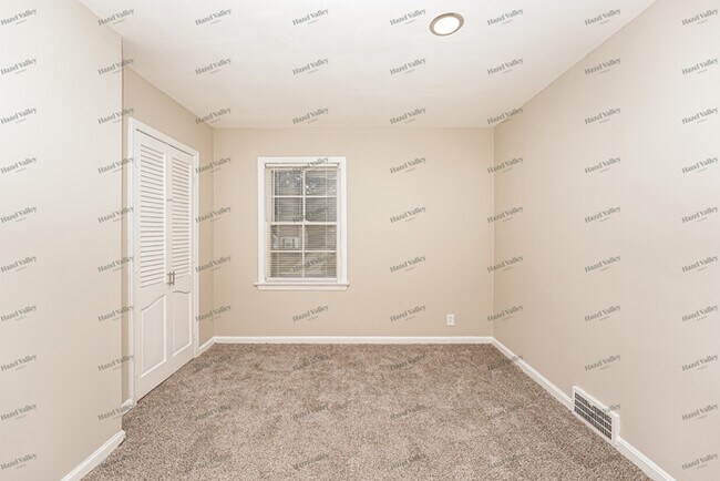 Building Photo - 1585 Sheffield Rd