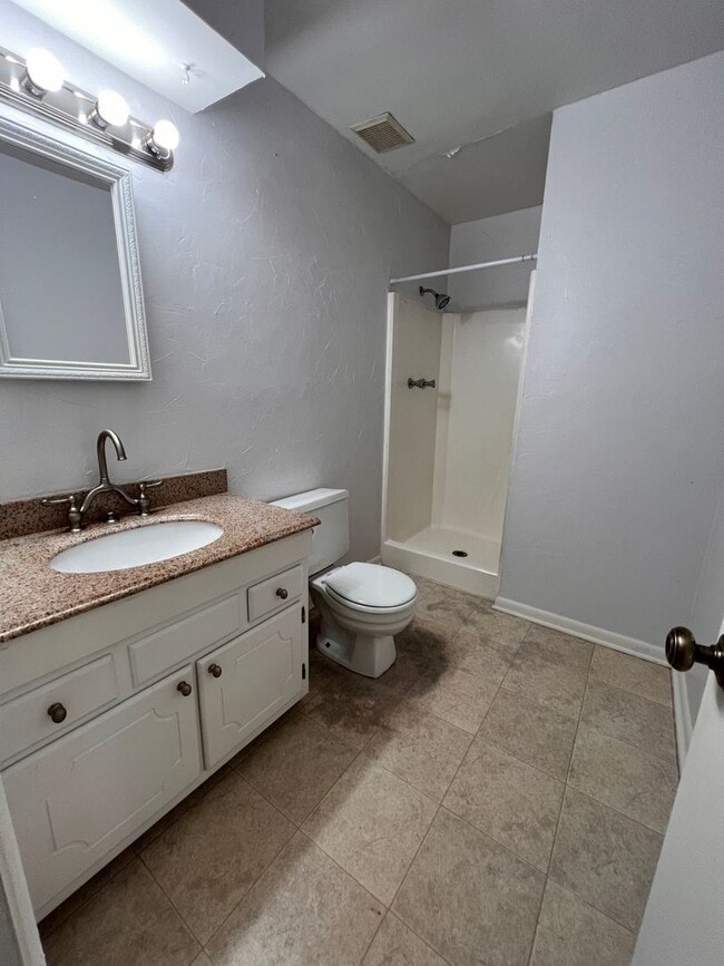 Building Photo - 3 bed 2 bath in Virginia Beach