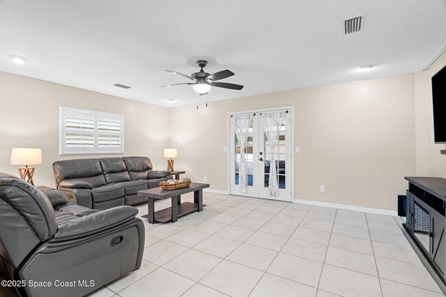 Building Photo - 999 Emerald Rd SE