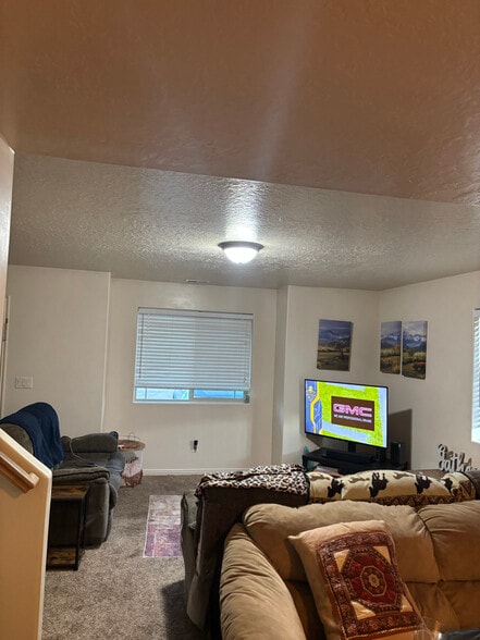 Building Photo - 593 N 50 E