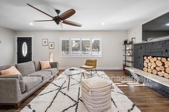 Building Photo - 3870 N Honeysuckle Dr