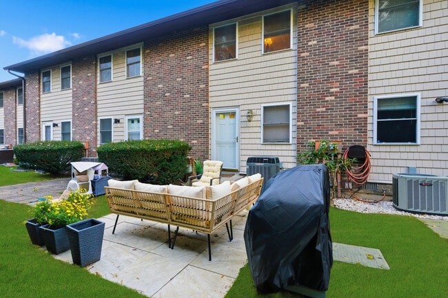 Building Photo - 382 Knapps Hwy