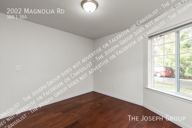 Building Photo - 2002 Magnolia Rd