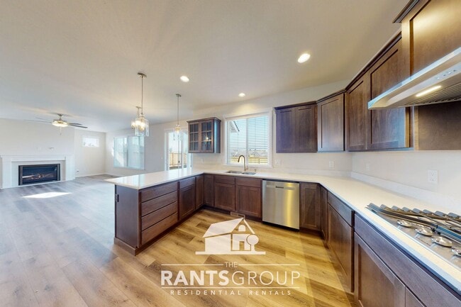 Building Photo - Beautiful Steilacoom Ridge Home! Easy free...