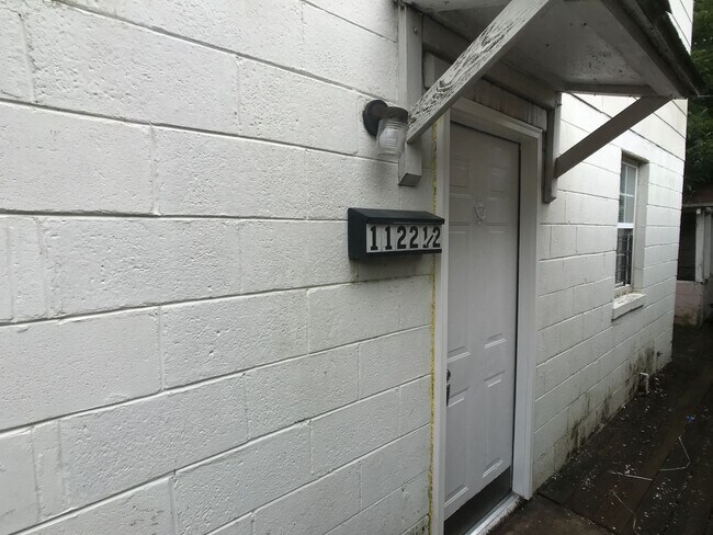 Primary Photo - 1122 1/2 E 37th St