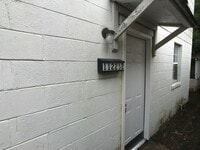 Building Photo - 1122 1/2 E 37th St