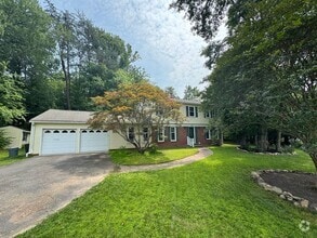 Building Photo - Lovely 4 Bed 3.5 Bath On Single Family Hom...