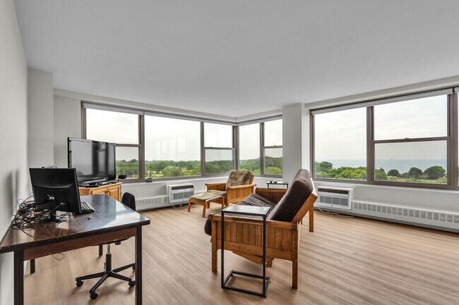 Building Photo - 3900 N Lake Shore Dr