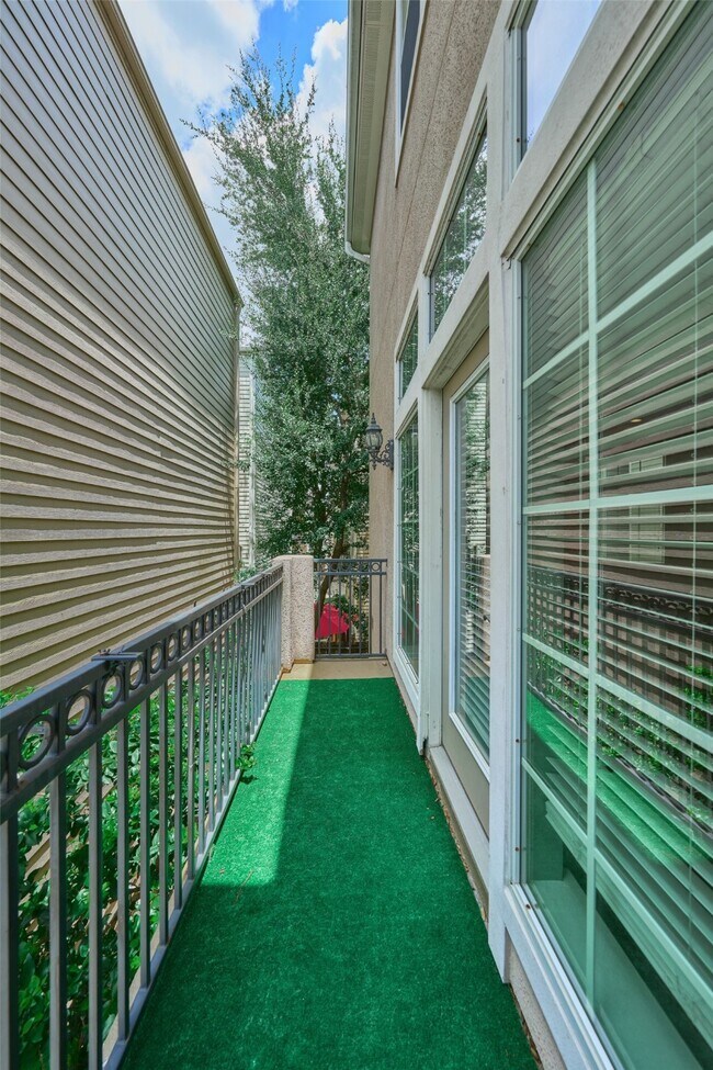 Building Photo - 2526 Bevis St