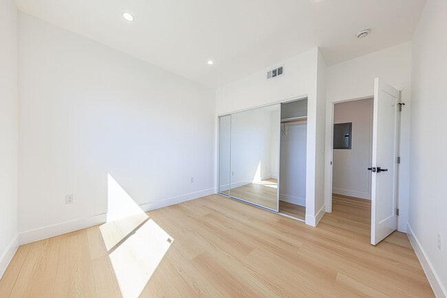 Building Photo - 2424 Westview Dr.