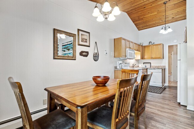 Building Photo - 1 bedroom, 1 bath condo on Whitefish Lake