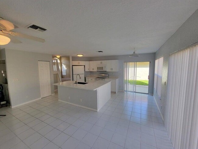 Building Photo - 23344 Sunview Way