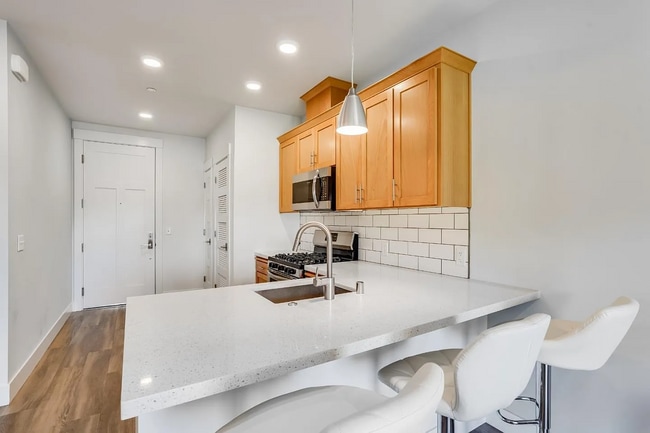 Building Photo - Incredible unit in Aptos Village where pla...